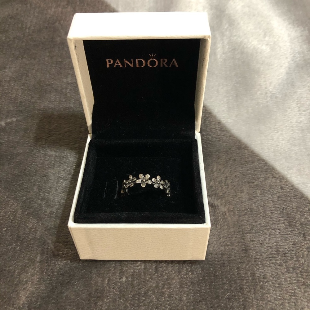 DAZZLING DAISY PANDORA RING